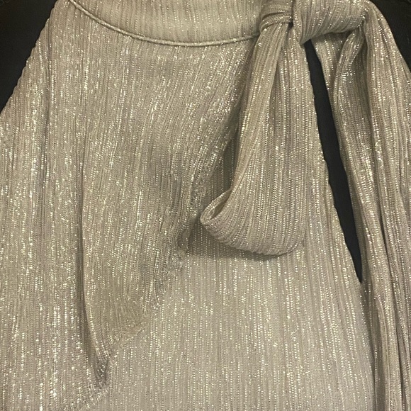 - - White House Black Market Gold Shimmering Blouse Perfect Holiday Top - Picture 3 of 6